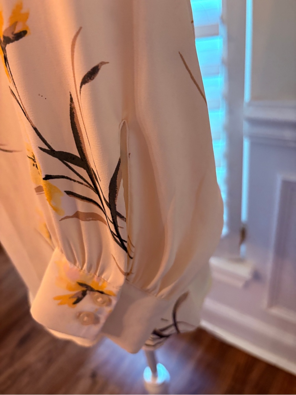 White House Black Market Pale Yellow Floral V-Neck Blouse - Picture 6 of 10
